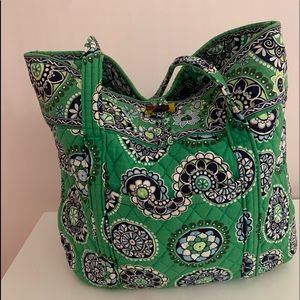 Vera Bradley tote in great condition new